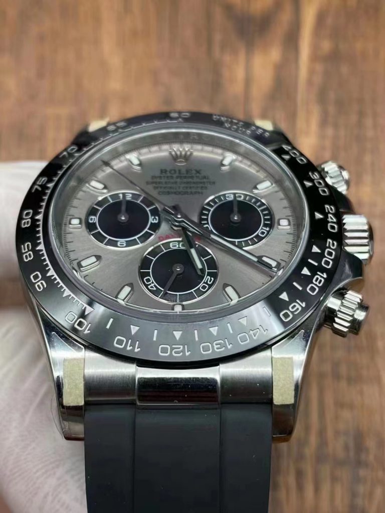 此图片的 alt 属性为空;文件名为 Replica-Rolex-Daytona-Silver-Gray-5-768x1024-1.jpg